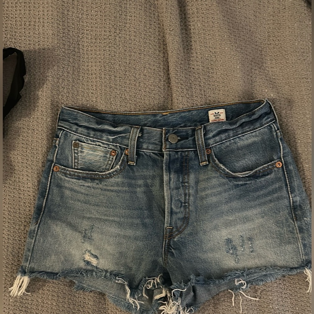 Levi’s cut off denim shorts